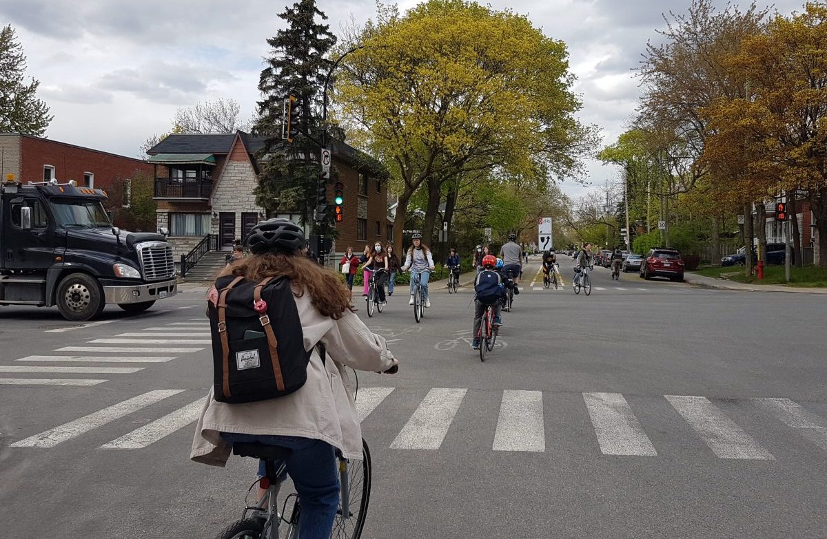 Hors période estivale, les protections souples sont retirés des bandes cyclables Prieur et Sauriol.