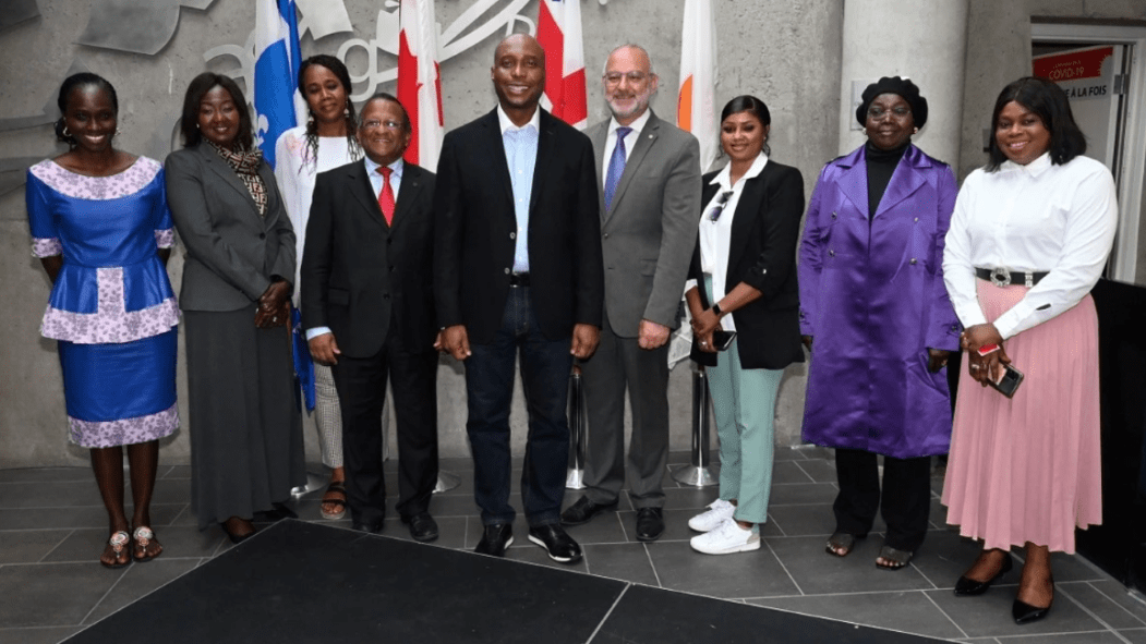 La délégation en provenance de Dakar en compagnie du maire de Saint-Laurent, Alan DeSousa et le conseiller Aref Salem.