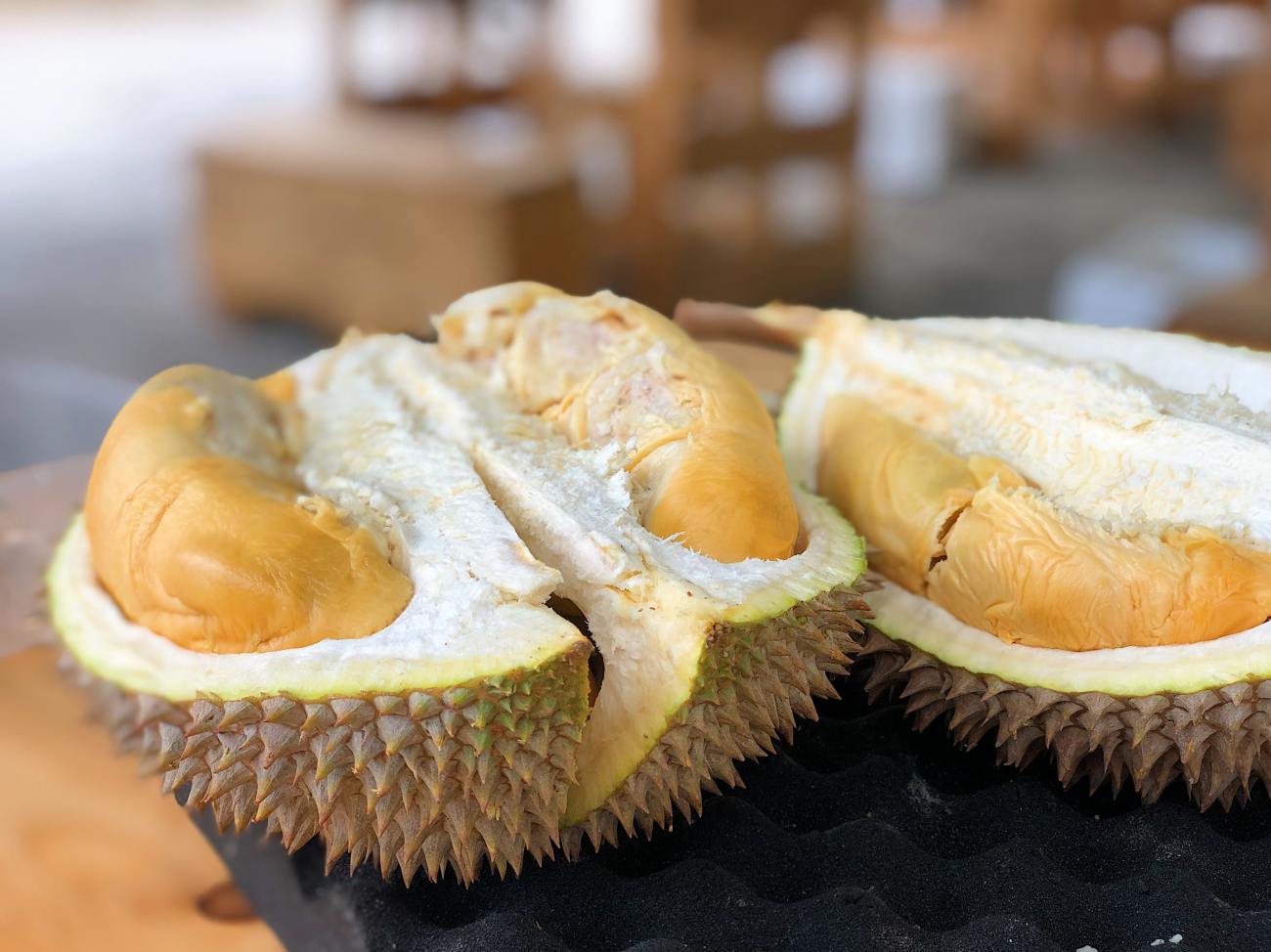 Un durian coupé en deux. 