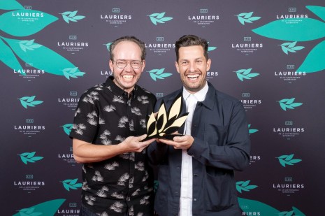 Paul Croteau et Guillaume St-Pierre du Battuto &agrave; Qu&eacute;bec, ayant re&ccedil;u le prix du meilleur restaurant de l'ann&eacute;e aux Lauriers de la gastronomie.