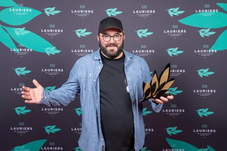 Le chef Simon Mathys du restaurant Mastard a &eacute;t&eacute; sacr&eacute; meilleur chef de l'ann&eacute;e aux Lauriers de la gastronomie 2022