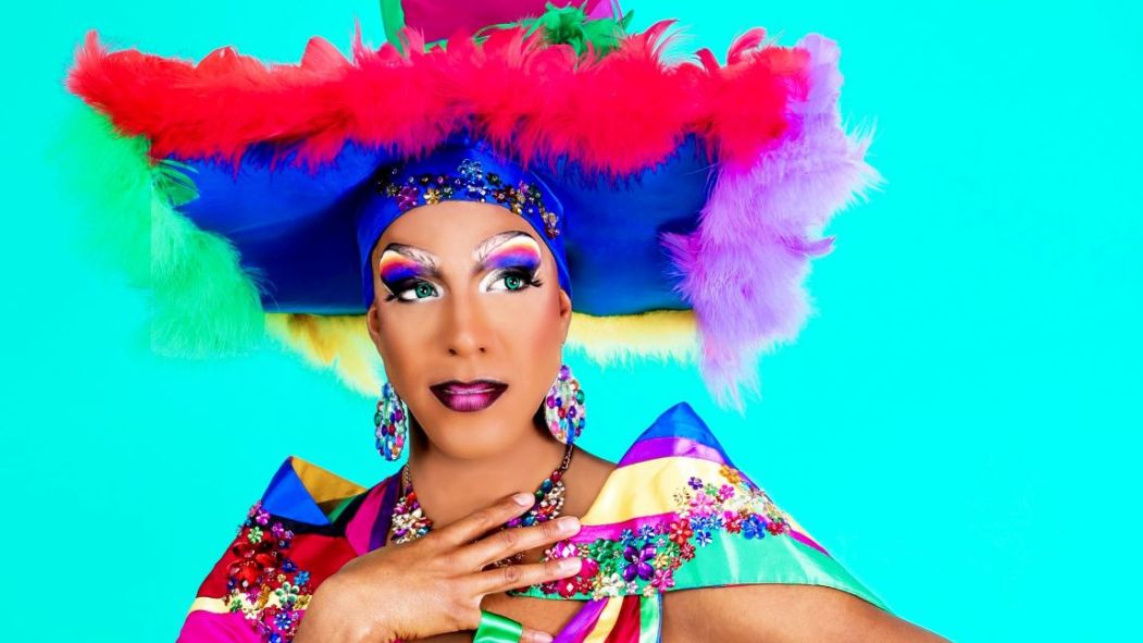 La drag-queen Barbada De Barbades a animé une heure du conte pour les enfants à la bibliothèque de Dorval le samedi 11 juin 2022.