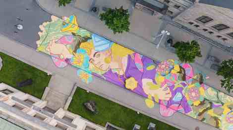 L'oeuvre «Niamh» de l'artiste Doras sur l'avenue du Musée à Montréal.