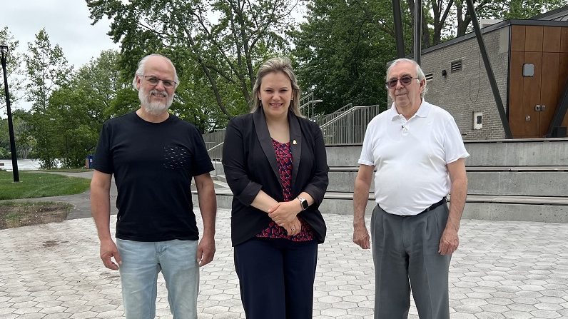 Sergio Gutierrez, Christine Black et Roger Tr&eacute;panier.