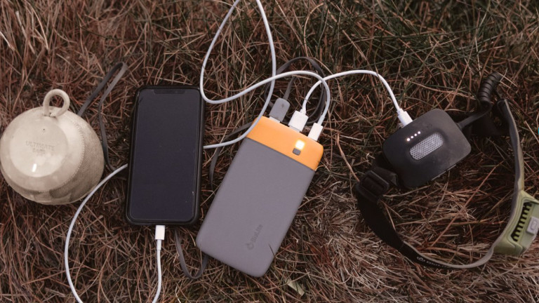 Les batteries de BioLite permettent de recharger tout un ensemble d'appareils électroniques. Biolite camping batterie portative