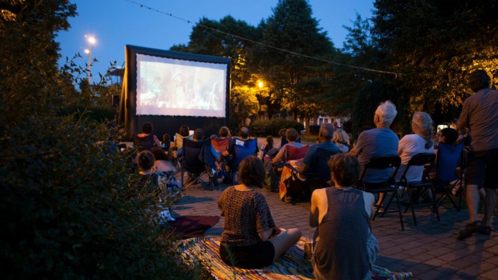 C'est le retour du cinéma en plein air pendant la saison chaude!