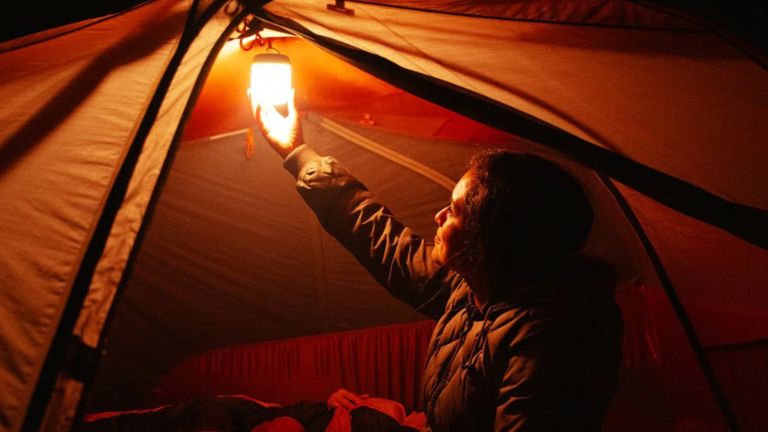 Disponibles dans une multitude de tailles, on retrouve des lampes de camping BioLite pour tous les goûts. lampe alpenglow 250 biolite