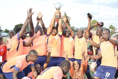 Les gagnants du tournoi, Diversity Football Club Edmonton.