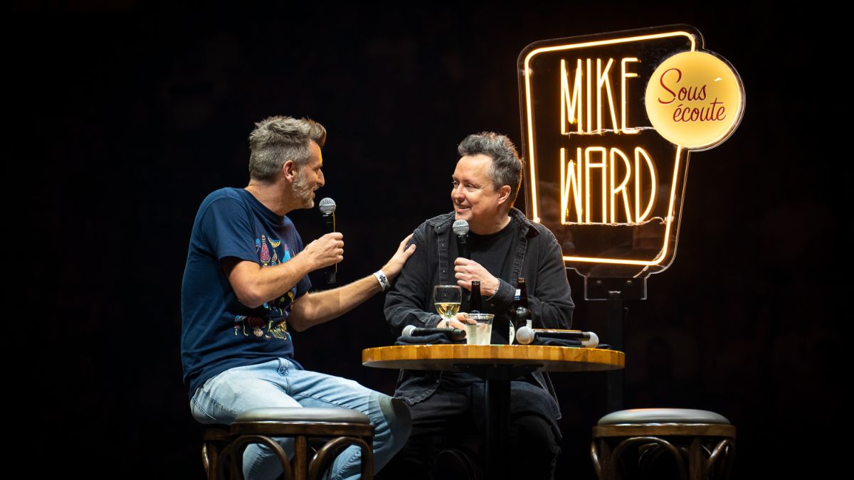 Mike Ward et Jean-Thomas Jobin lors de l'enregistrement du podcast "Sous &eacute;coute" au Centre Bell, le vendredi 22 juillet 2022