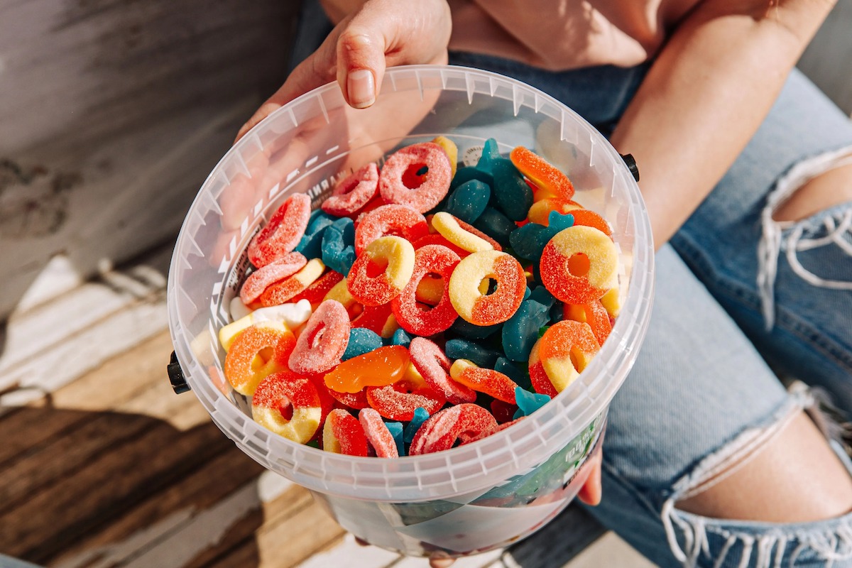 Kandju lance des seaux de bonbons personnalisés