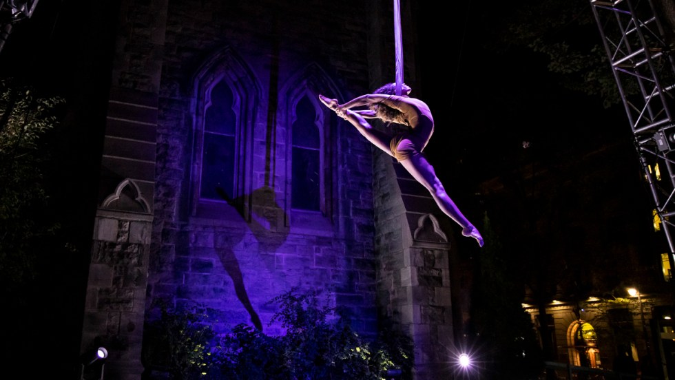 Une prestation au Monastère, cabaret de cirque