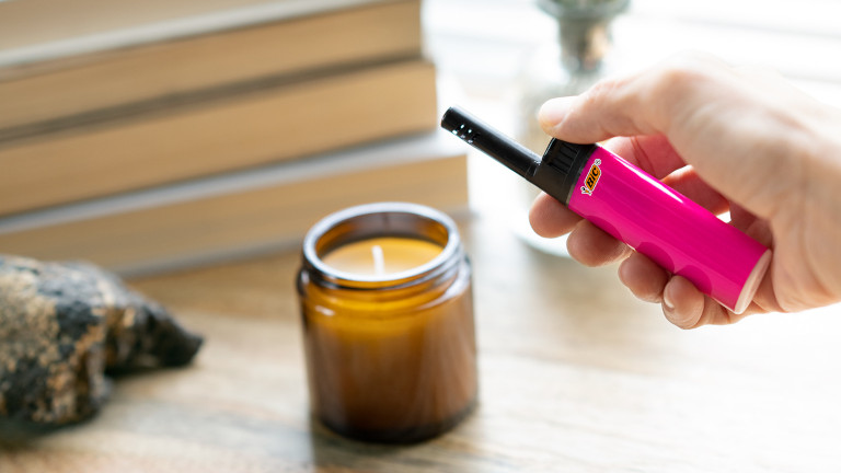 Le briquet EZ Reach de Bic est parfait pour trainer en camping puisqu’il est tout petit. Briquet BIC EZreach