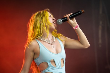 Claudia Bouvette, ici en prestation &agrave; Osheaga 2022