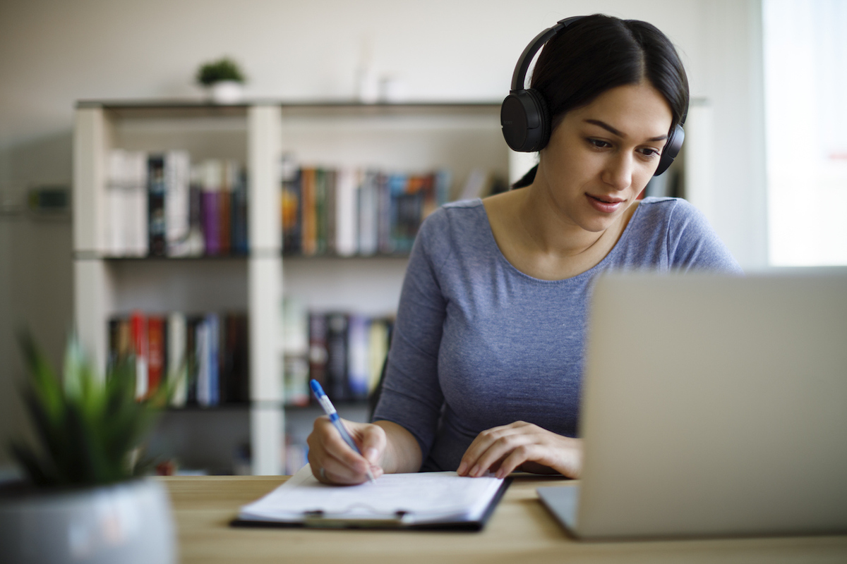 Les cours de français pour les travailleurs de professions réglementées seraient insuffisants selon un organisme anglophone.