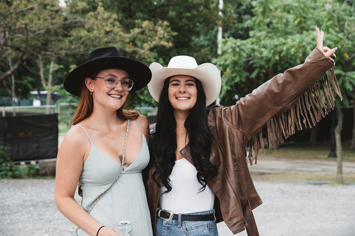 Yeehaw! Le premier rodéo de Lasso est lancé