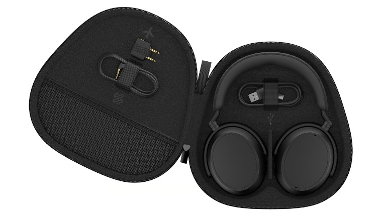 L'étui de voyage nous permet de transporter nos Momentum 4 en toute sécurité partout avec nous. Sennheiser Momentum 4 étui voyage