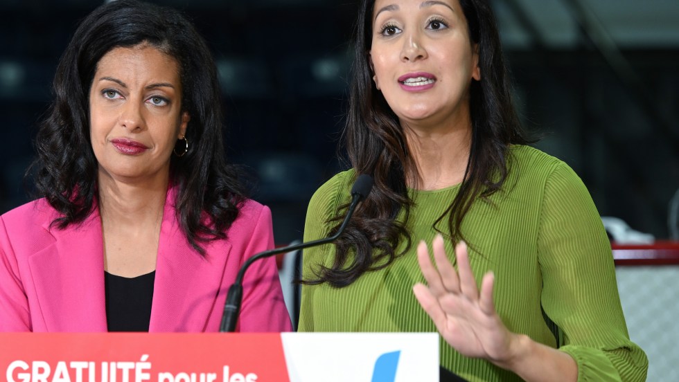 Marwah Rizqy, accompagnée de la cheffe du Parti libéral du Québec, Dominique Anglade.