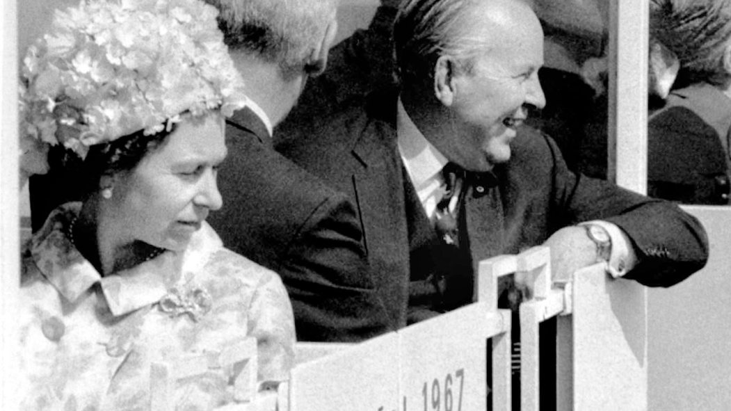 La reine Elizabeth II lors d'Expo 67 à Montréal, en 1967, en compagnie du premier ministre de l'époque, Lester B. Pearson.