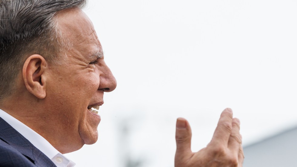 François Legault en campagne électorale.