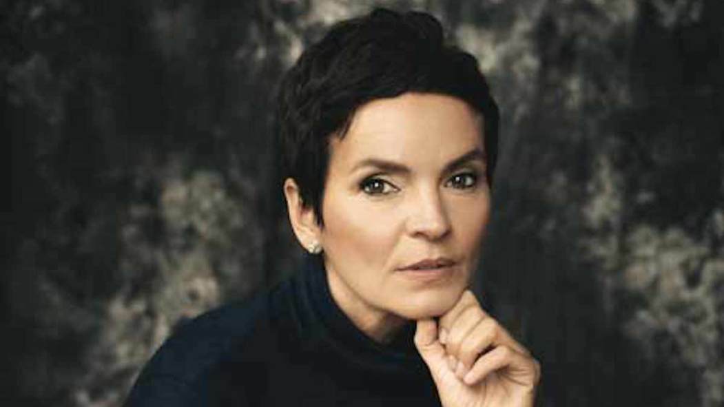 L’autrice et réalisatrice Anaïs Barbeau-Lavalette a fait paraître vendredi dernier le roman « Femme fleuve ».