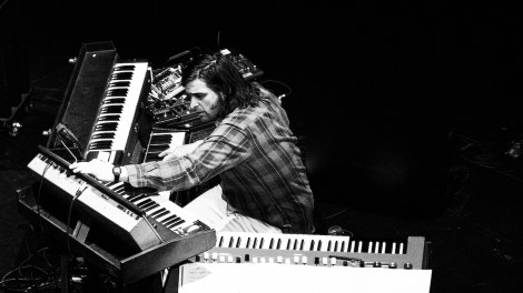 Sur &laquo;&nbsp;Volume II &raquo;, Mathieu David Gagnon, dit Flore laurentienne, fa&ccedil;onne des paysages sonores instrumentaux inspir&eacute;s par le&nbsp;fleuve, mariant sons &eacute;lectroniques et orchestrations classiques.
