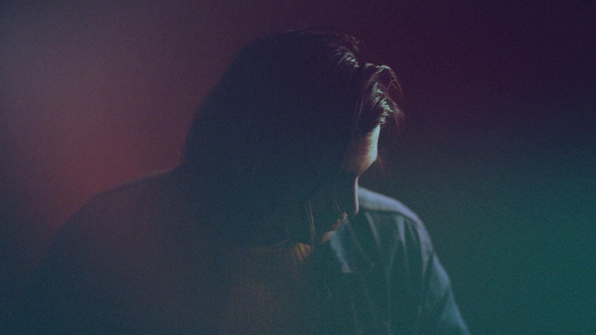 Sur « Volume II », Mathieu David Gagnon, dit Flore laurentienne, façonne des paysages sonores instrumentaux inspirés par le fleuve, mariant sons électroniques et orchestrations classiques.