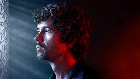 Maxime Denommée est la tête d’affiche de la série « Padre », offerte en ligne sur TV5 Unis.