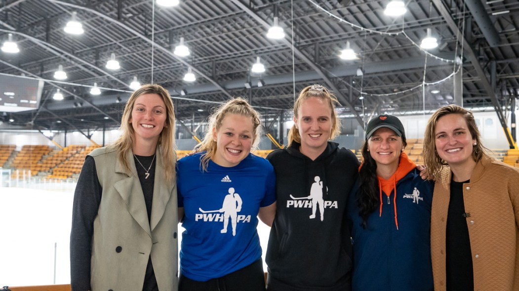 Les joueuses de hockey Laura Stacey, Jessie Eldridge, Ann-Renée Desbiens, Jill Saulnier et Marie Philip Poulin ont rencontré les médias avant le Showcase de la PWHPA.