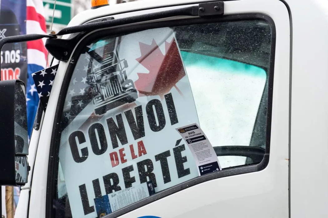Le gouvernement Trudeau sera interrogé sur la légitimité de l'invocation de la Loi sur les mesures d'urgence lors de la manifestation du Convoi de camionneurs en février dernier.