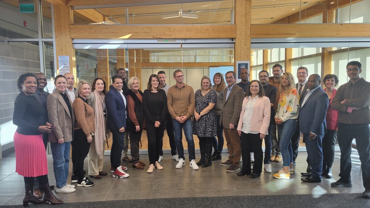 Photo de la délégation française accueillie par le conseil d'arrondissement de Montréal-Nord.