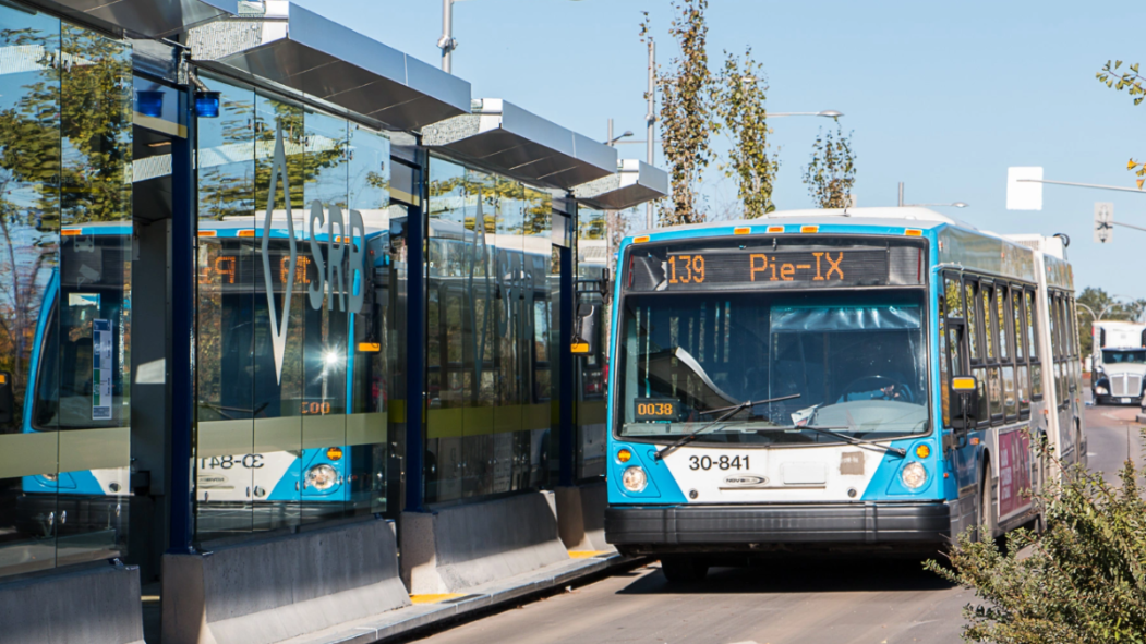 Un autobus sur Pie-ix.