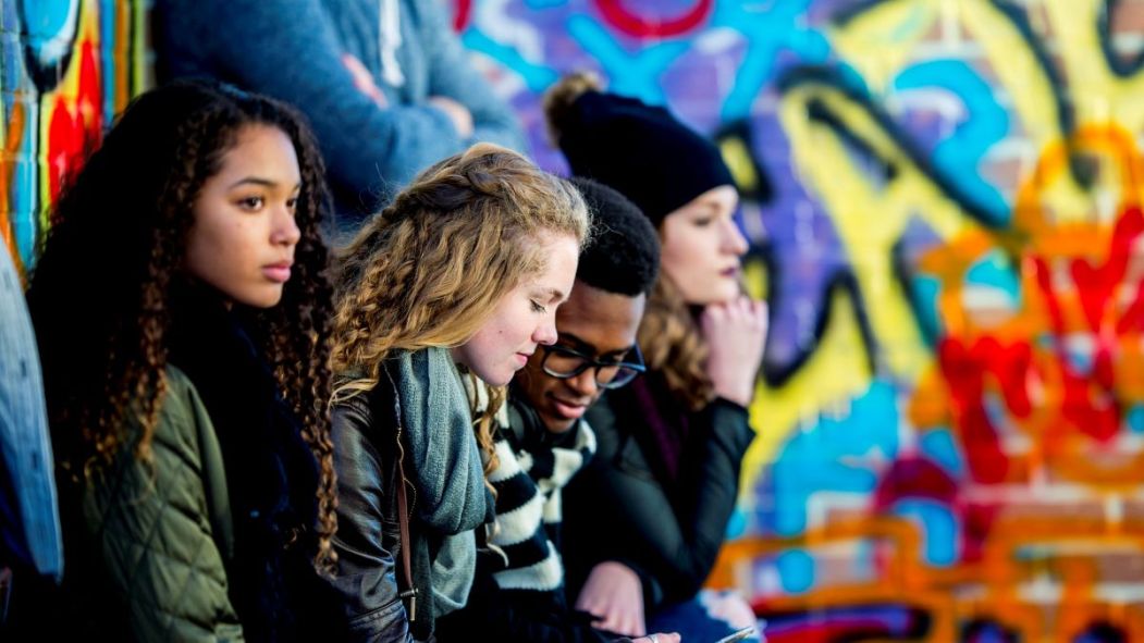 Les adolescentes, doublement discriminées dans les espaces publics?