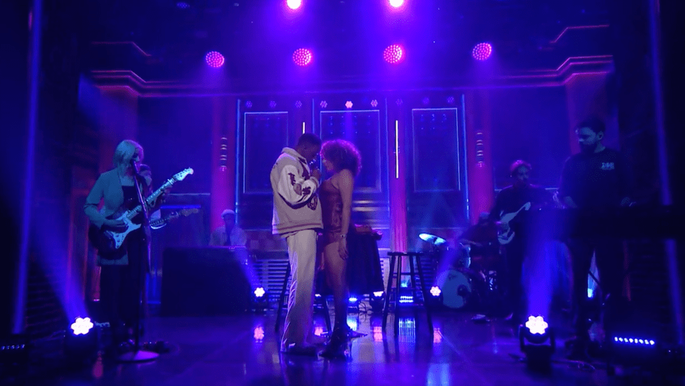 Le groupe montréalais Men I Trust accompagnait le rappeur Joey Badass à l'émission de Jimmy Fallon.