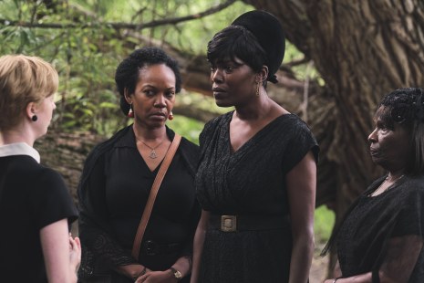 Sc&egrave;ne tir&eacute;e de Chien blanc