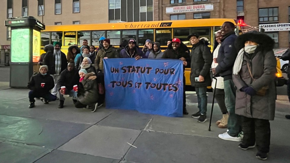 Une soixantaine d'immigrants sont partis de Montréal à Ottawa pour rencontrer le ministre fédéral de l'Immigration, des Réfugiés et de la Citoyenneté.