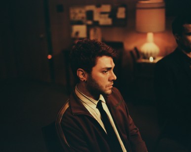 Xavier Dolan campe Elliot, fr&egrave;re benjamin de la famille Larouche, dans &laquo;&nbsp;La nuit o&ugrave; Laurier Gaudreault s&rsquo;est r&eacute;veill&eacute;&nbsp;&raquo;. Photo&nbsp;: Club illico