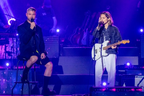 Pierre Lapointe et Marilyne L&eacute;onard ont uni leur voix sur sc&egrave;ne lors du Premier Gala de l&rsquo;ADISQ. Photo&nbsp;:&nbsp;Jean-Fran&ccedil;ois Leblanc