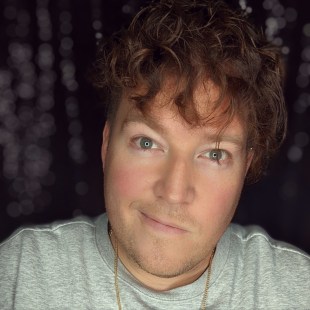 Le chanteur S&eacute;bastien Aumont
