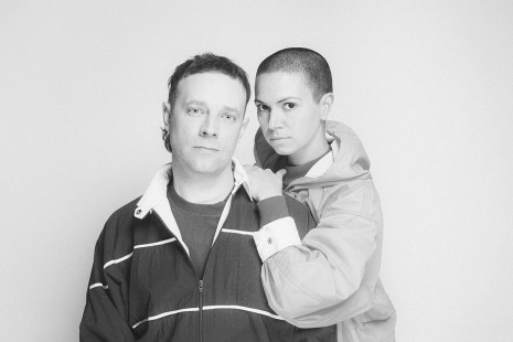 Le duo Bibi Club, sacr&eacute; Espoir 2023 au Gala alternatif de la musique ind&eacute;pendante du Qu&eacute;bec la semaine pass&eacute;e, fait parti des voix &agrave; d&eacute;couvrir au Taverne Tour. Photo&nbsp;: Dominic Berthiaume