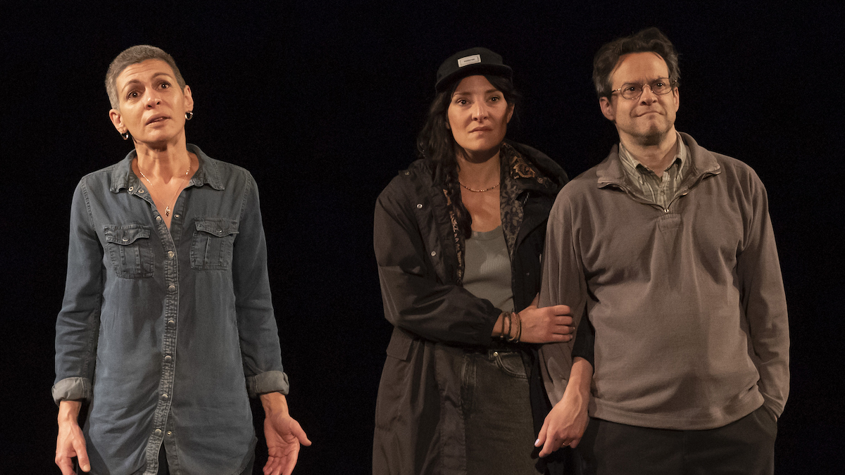 Les interprètes Tania Kontoyanni, Ève Pressault et Alexis Martin prononcent dans la pièce « Le virus et la proie », présentée jusqu’à samedi au Théâtre d’Aujourd’hui, un réquisitoire contre les injustices sociales.