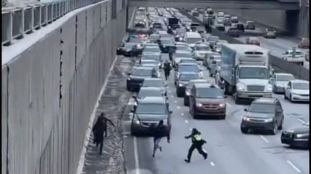 Vidéo: une poursuite policière aboutit sur l’autoroute Décarie