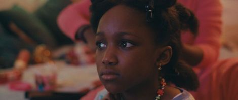 Le court m&eacute;trage &laquo;&nbsp;Nid d&rsquo;oiseau&nbsp;&raquo; de Nadia Louis-Desmarchais est de la comp&eacute;tition officielle du festival de cin&eacute;ma en ligne Plein(s) &Eacute;cran(s). 