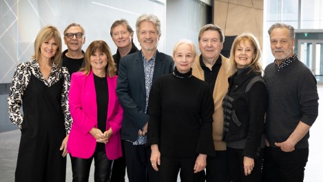 La distribution originale de « La petite vie » sera de retour le temps de six nouveaux épisodes : Josée Deschênes (Lison), Marc Labrèche (Rénald), Guylaine Tremblay (Caro), Marc Messier (Réjean), Claude Meunier (Ti-Mé), Diane Lavallée (Thérèse), Rémy Girard (Pogo), Sylvie Potvin (Linda) et Bernard Fortin (Rod).