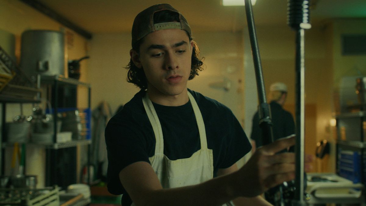 Henri Picard tient le rôle principal dans le nouveau film de Francis Leclerc, « Le plongeur », adapté du roman éponyme à succès de Stéphane Larue.