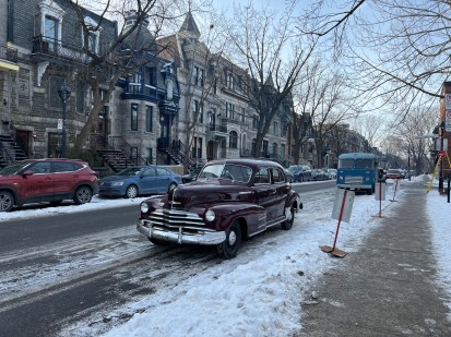 Voiture d’antan lors du tournage du film « Dis-moi pourquoi ces choses sont si belles... ». Photo : Caroline Bertrand