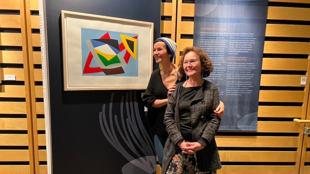 L’autrice et cinéaste Anaïs Barbeau-Lavalette et Manon Barbeau, fondatrice du Wapikoni mobile, sont les commissaires invitées de l’exposition « Vues sur le fleuve » à la Grande Bibliothèque.