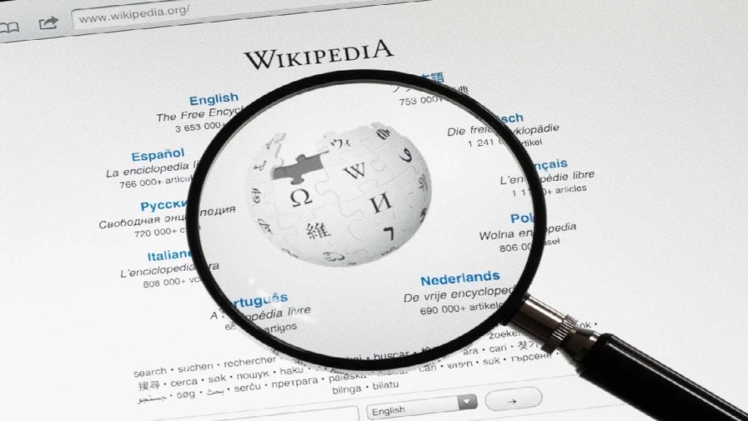 Wikipédia dispose de mécanismes pour éviter les faussetés? Vrai
