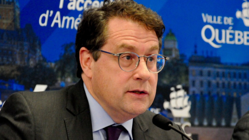 Photo de profil du ministre Bernard Drainville.
