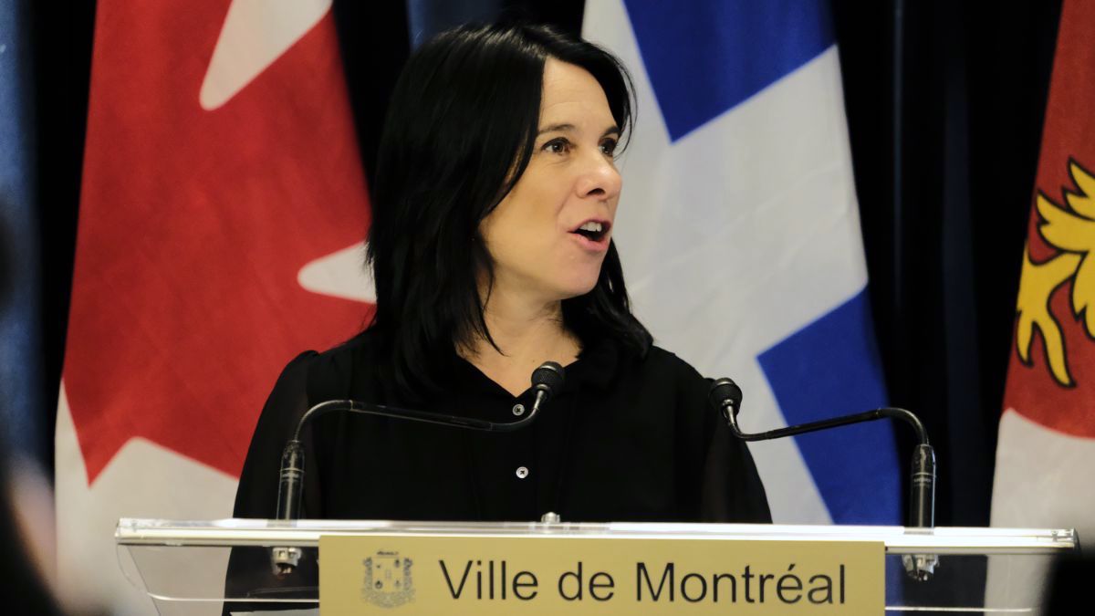 Valérie Plante lors d'un point de presse à l'Hôtel de ville le 29 mars 2023.