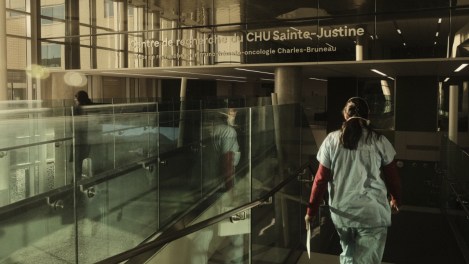 Le CHU Sainte-Justine manquerait d'infirmières pour les suivis post-opératoires.